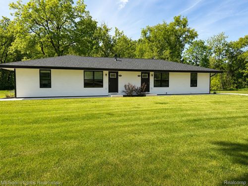 4030 S Fenton Rd, Holly, MI, 48442-8922 | Card Image