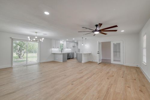122 Blanket Flower Dr, Bastrop, TX, 78602-6732 | Card Image