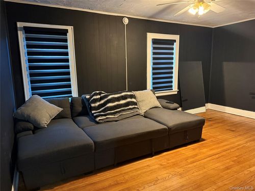 b1-50 The Cres, Babylon, NY, 11702 | Card Image