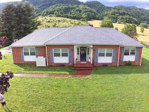 2901 Witten Valley Rd, Tazewell, VA, 24651-9216 | Card Image