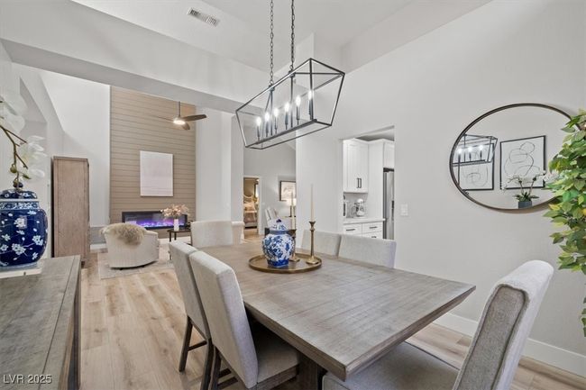 Entertain family and friends in the formal dining area. | Image 18