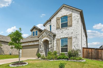 View of front of home featuring a front yard and a garage | Image 2