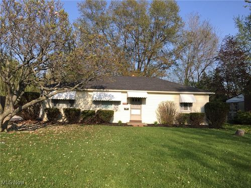 5785 Fitch Rd, North Olmsted, OH, 44070-4438 | Card Image
