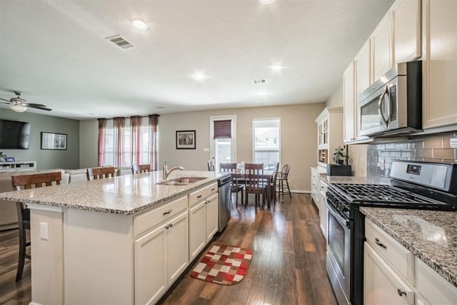 3713 Belmore Ln, House other with 3 bedrooms, 2 bathrooms and 2 parking in Pearland TX | Image 15