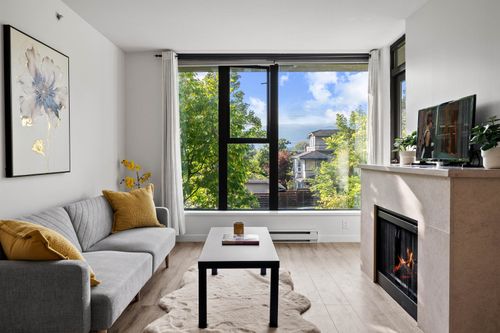 306-683 W Victoria Pk, North Vancouver, BC, V7M0A2 | Card Image
