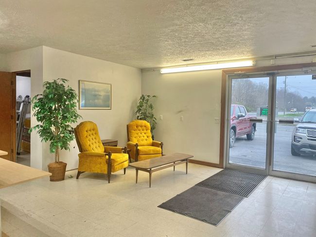 37037 Governor G C Peery Hwy, Home with 0 bedrooms, 0 bathrooms and 10 parking in Bluefield VA | Image 13