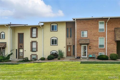 174 Carmel Woods Dr, Ellisville, MO, 63021-4221 | Card Image