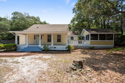 108 Nw 29th St, Oak Island, NC, 28465-7523 | Card Image