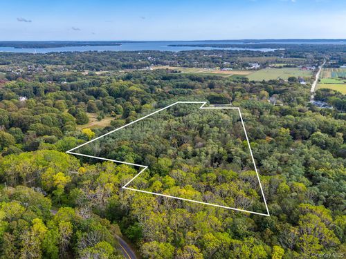 3635 Old North Rd, Southold, NY, 11971-2330 | Card Image