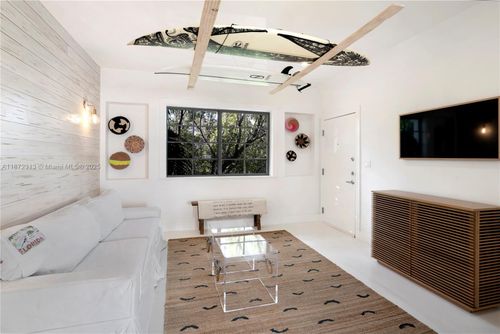 apt-6-911 3rd St, Miami Beach, FL, 33139-6861 | Card Image