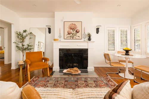 1739 N Niagara St, Burbank, CA, 91505-1613 | Card Image