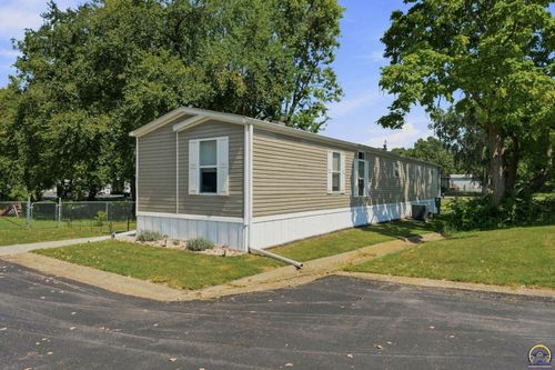 138 Se Willow Way, Topeka, KS, 66609 | Card Image