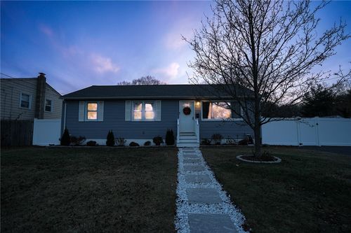 27 Winifred Ave, Warwick, RI, 02889-3331 | Card Image