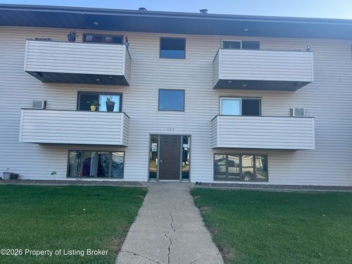 206 Kuchenski Dr, Dickinson, ND, 58601-6045 | Card Image