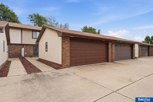 300 N 75 Street, Lincoln, NE, 68505 | Card Image