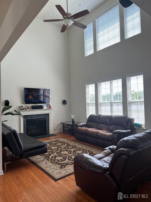 25 Eddington Ln, Monroe, NJ, 08831-5334 | Card Image