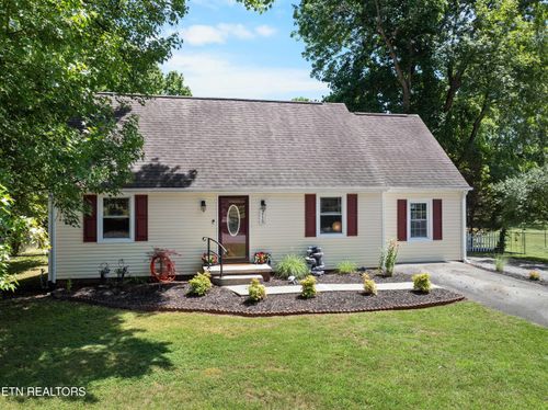 215 Tusculum Dr, Oak Ridge, TN, 37830-6620 | Card Image
