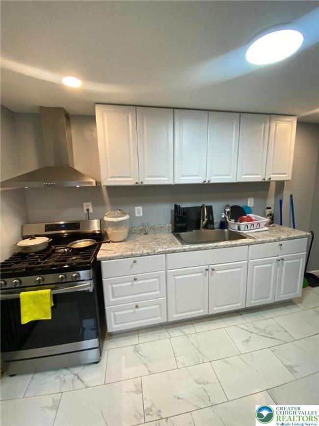 522 N Jordan St, Townhouse with 4 bedrooms, 1 bathrooms and null parking in Allentown PA | Image 8