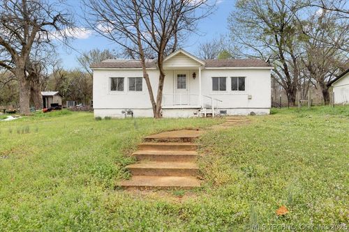 815 N J St, Hugo, OK, 74743-2235 | Card Image