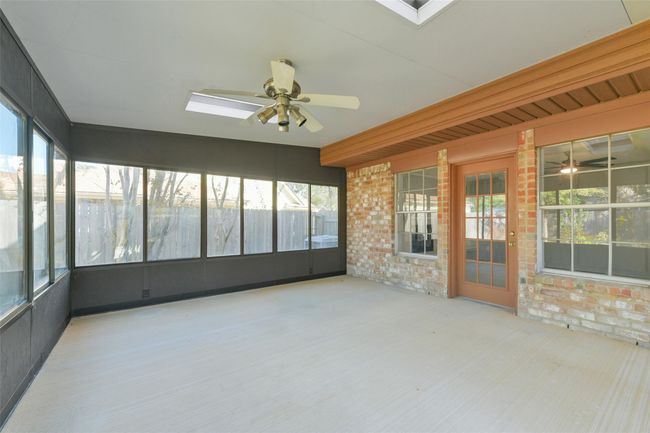 Sun-room screened and glass | Image 40