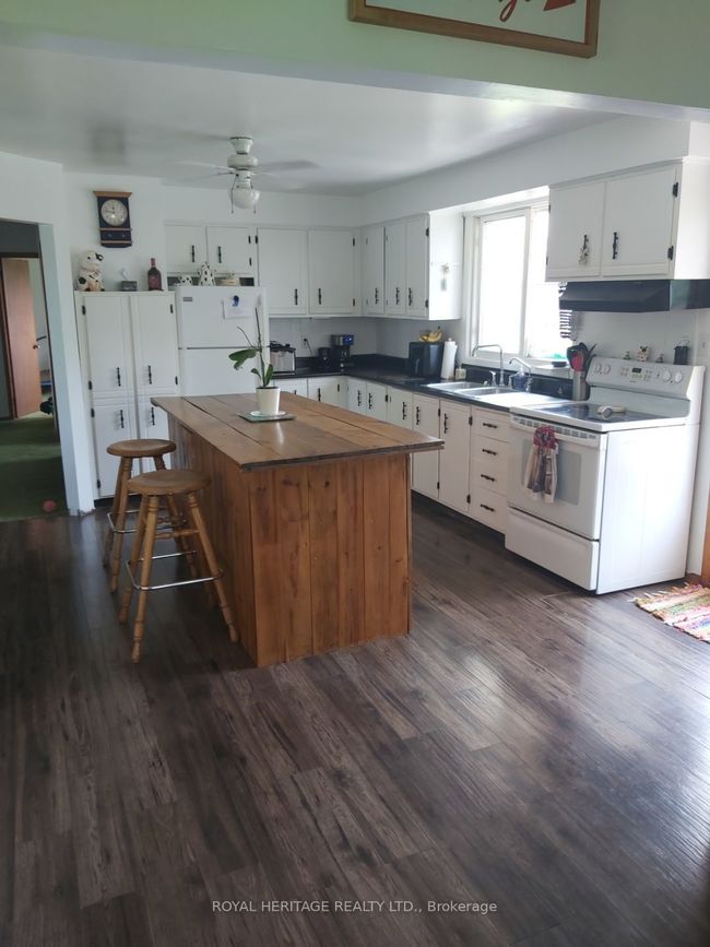 940 Portage Rd, House other with 4 bedrooms, 2 bathrooms and 10 parking in Kirkfield ON | Image 8