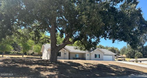 18671 Buckeye Pl, Tehachapi, CA, 93561-5414 | Card Image