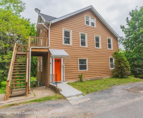 24 Grove St, Cairo, NY, 12413-3033 | Card Image