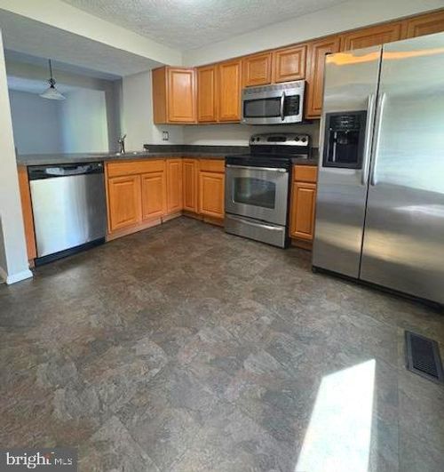 8123 Tower Bridge Dr, PASADENA, MD, 21122-6473 | Card Image