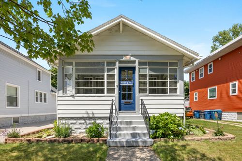909 Slayton Ave, Grand Haven, MI, 49417-1939 | Card Image