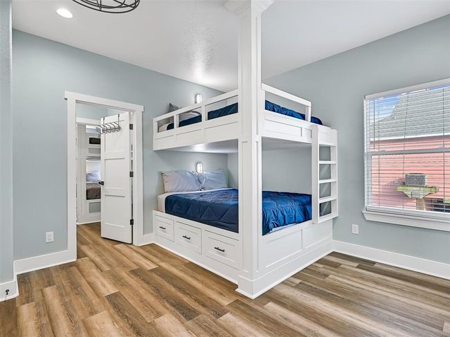 Second custom bunk room sleeps 4 with queen-over-queen built-ins, built-in storage drawers, access to the Jack & Jill bathroom, and an extra-large closet—ideal for extended stays or large groups. | Image 25