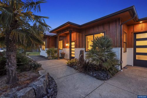 571 River Loop 2, Eugene, OR, 97404-1395 | Card Image