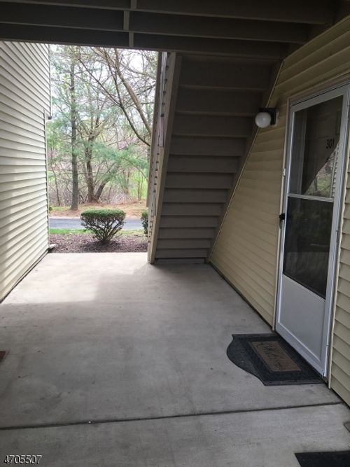20 Delar Pkwy, Franklin Park, NJ, 08823-1309 | Card Image