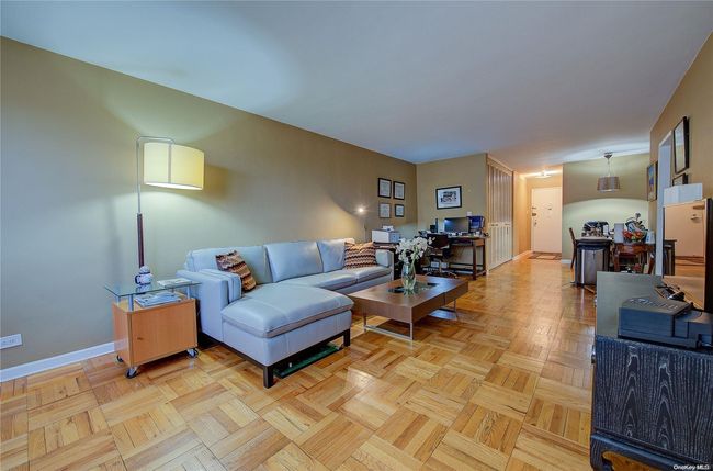APT-10K - 102-10 66 Th Rd, Home with 1 bedrooms, 1 bathrooms and null parking in Forest Hills NY | Image 4