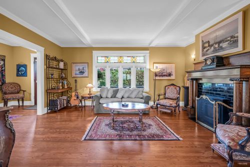 255 W 6th St, North Vancouver, BC, V7M1K4 | Card Image