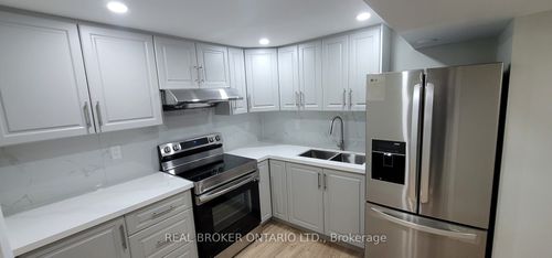 6 Banting Cres, Brampton, ON, L6Y2L8 | Card Image