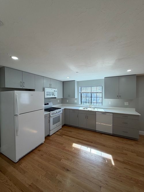 3-292 Main St, Walpole, MA, 02081-4071 | Card Image