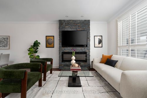 283 Lansdowne Avenue, Toronto, ON, M6K2W2 | Card Image