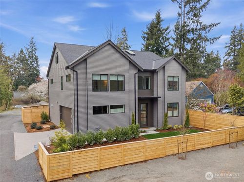 10733 17th Avenue Ne, Seattle, WA, 98125 | Card Image