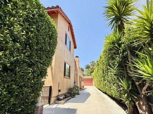 7621 Norton Ave, West Hollywood, CA, 90046-5411 | Card Image