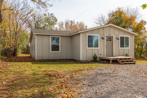 717 N Bristow Ave, Coweta, OK, 74429-2113 | Card Image