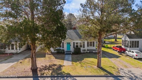 607 Watson Ave, New Bern, NC, 28560-3147 | Card Image