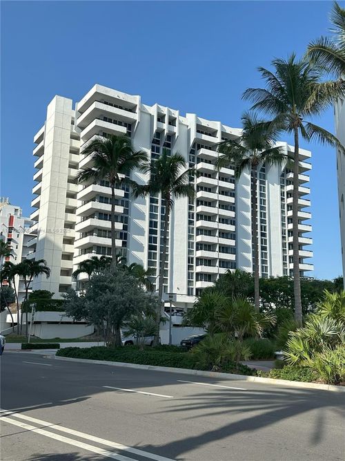3-3200 Collins Ave, Miami Beach, FL, 33140-4081 | Card Image