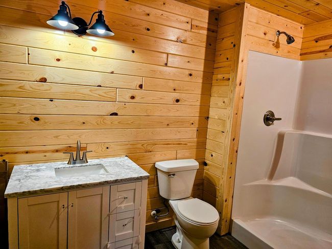 Log home main floor bath.jpg | Image 20