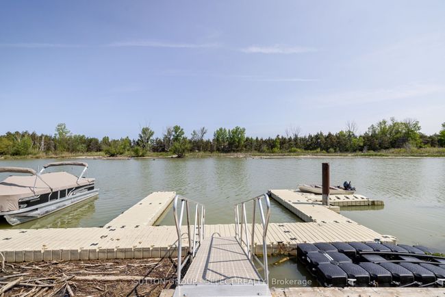 7474 Riverside Dr, House other with 3 bedrooms, 2 bathrooms and 6 parking in Port Franks ON | Image 41