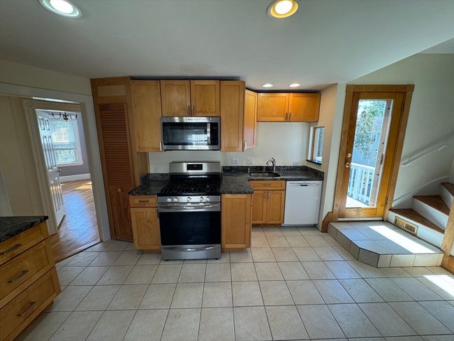 2 - 8 Worcester St, Condo with 3 bedrooms, 3 bathrooms and 2 parking in Belmont MA | Image 4