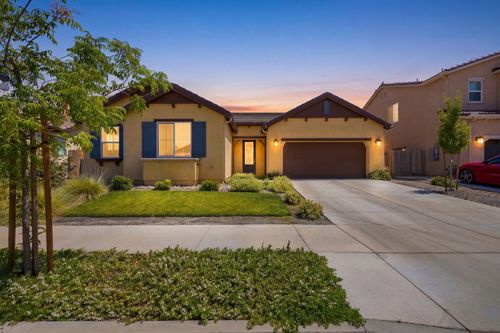 1833 W Corvina Ave, Visalia, CA, 93291-8170 | Card Image