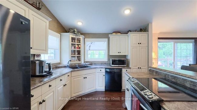 81396 Champlain Blvd, House other with 2 bedrooms, 2 bathrooms and 2 parking in Goderich ON | Image 11