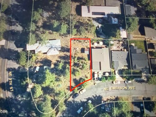 914 Ne Emerson Ave, Bend, OR, 97701-4945 | Card Image