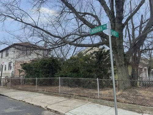 66 Almeda Ave, Far Rockaway, NY, 11692-1353 | Card Image