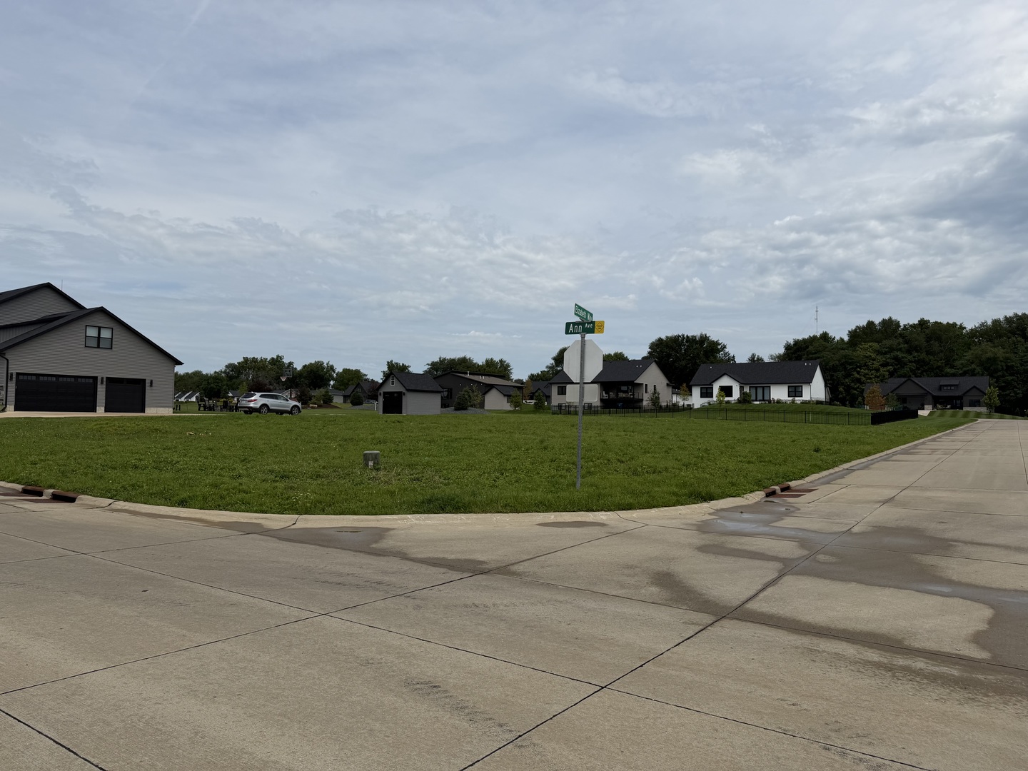 Land in Riverdale 2
